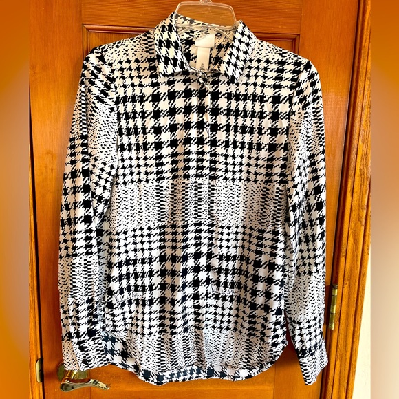 H&M Tops - NWT H&M Women’s Black and White long sleeve button down blouse. Size 0